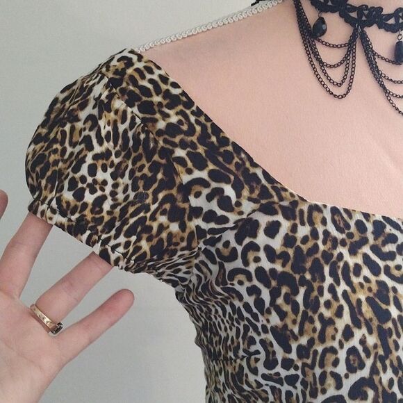 Love Tree Brown Leopard Print Peplum Smock Cropped Blouse Large NWOT - Picture 8 of 16